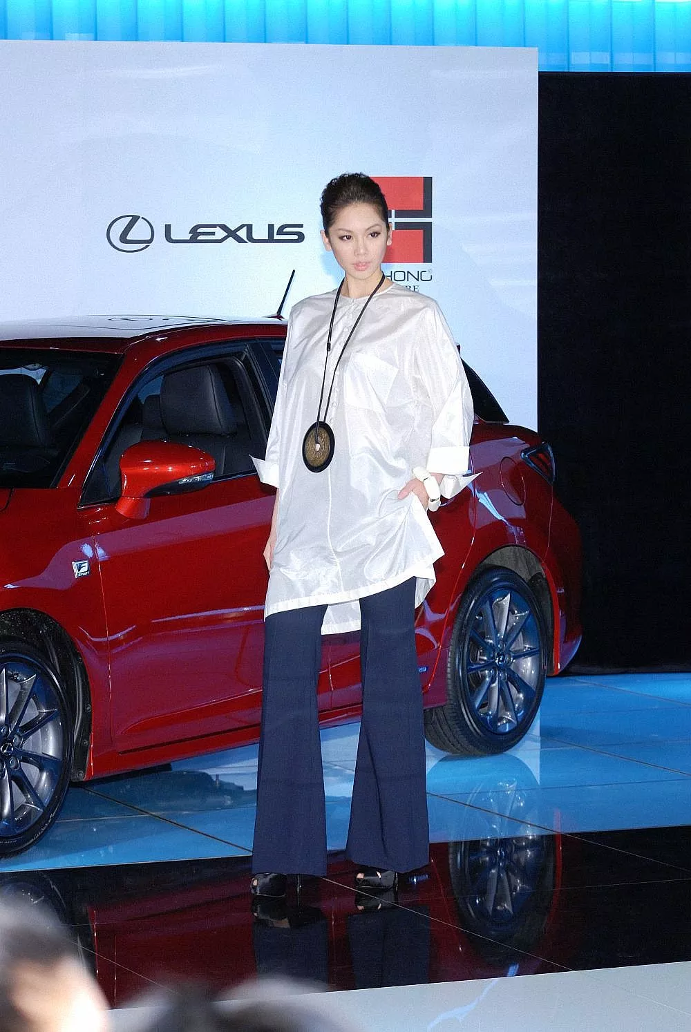 Xgyw.Org_台湾气质美女廖奕琁Lexus展台写真17P