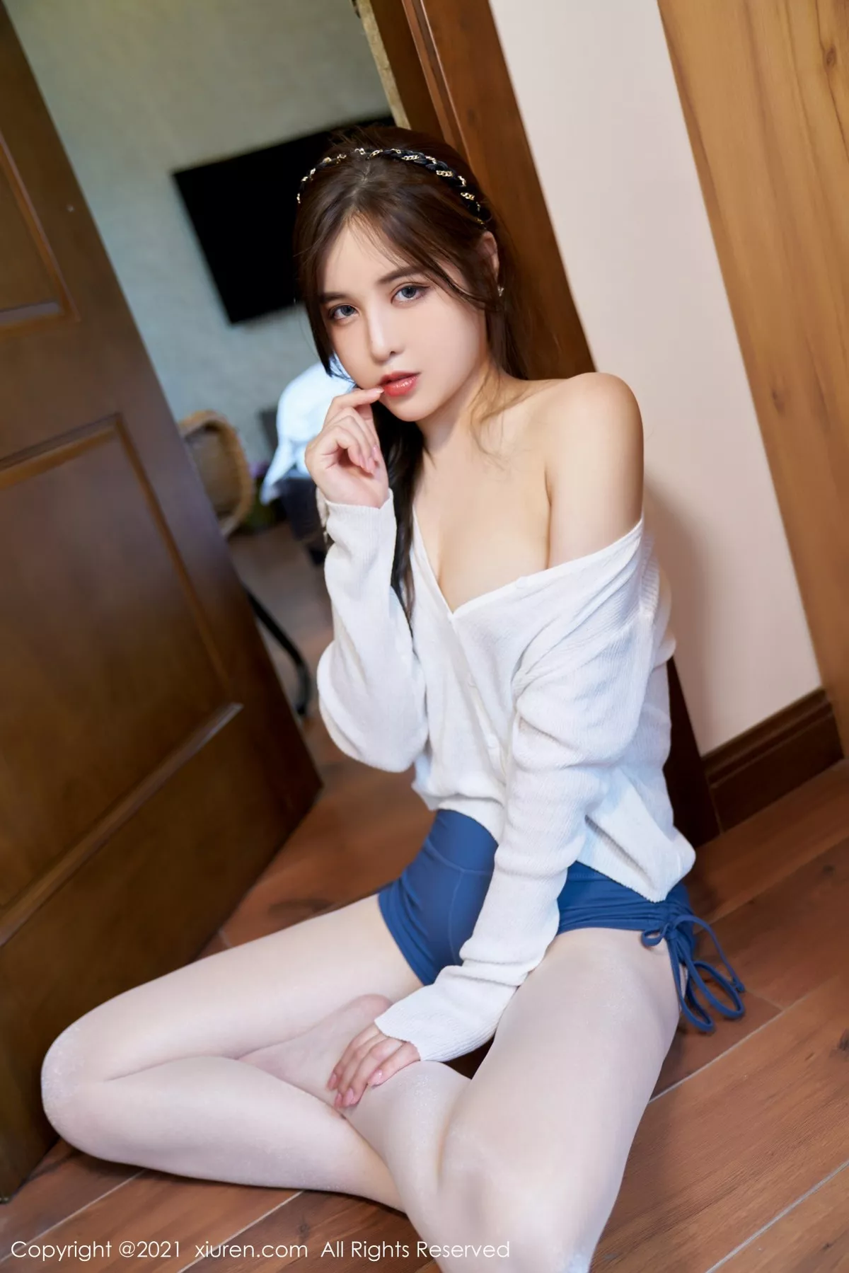Xgyw.Org_XiuRen第3419期_嫩模韩静安私房床上半脱露白丝裤袜蕾丝内裤撩人诱惑写真67P