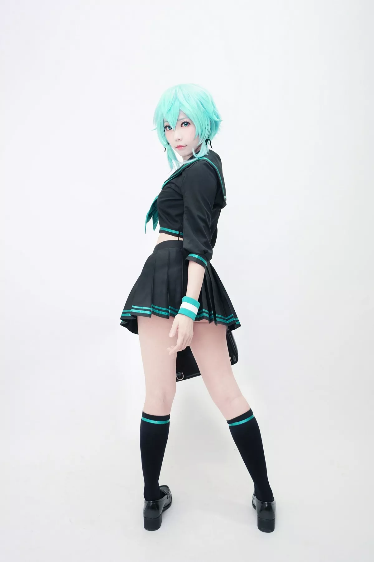Xgyw.Org_Coser妹子Ely_eee诗乃JK主题户外性感JK制服配黑丝袜秀完美身材迷人写真36P