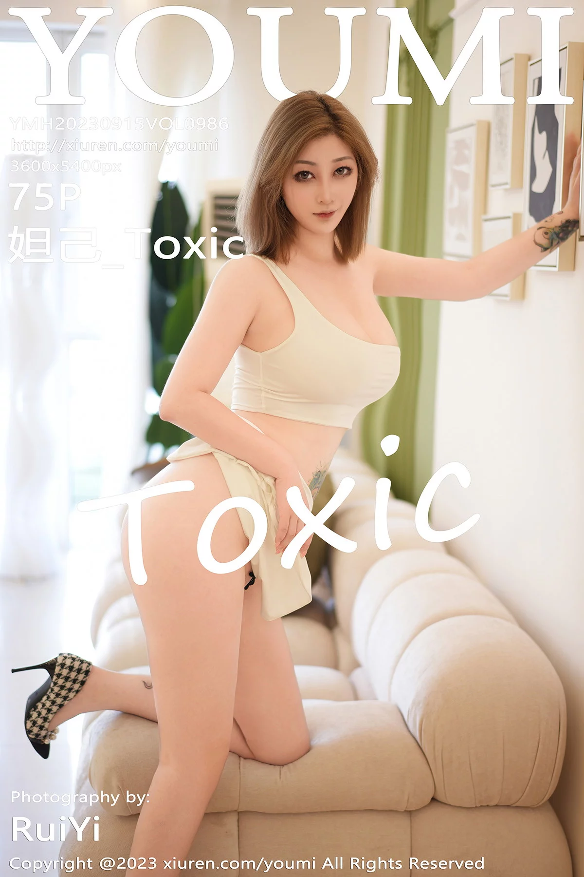 Xgyw.Org_[YouMi尤蜜荟]Vol.986_女神妲己_Toxic性感白色短款衣配短裙露美胸肥臀撩人诱惑写真75P