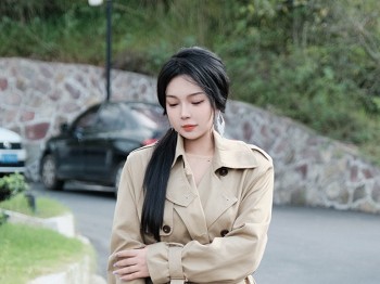 XiuRen第9261期_模特麦田性感浅色外套露开档连体肉丝秀曼妙身姿完美诱惑写真50P