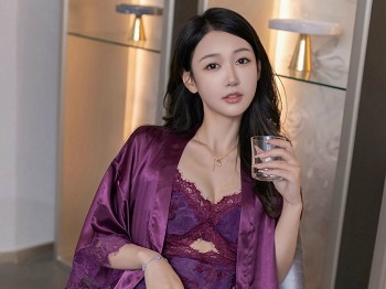 XiuRen第9608期_模特唐安琪性感紫色蕾丝睡衣配超薄肉丝秀曼妙身姿撩人诱惑写真80P
