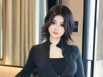 XiuRen第9694期_新人模特Monica性感简约黑色服饰露黑色内衣秀曼妙身姿诱惑写真79P