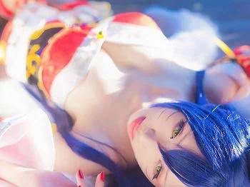 [Cosplay精选]《英雄联盟》九尾妖狐真人Cosplay豪乳妹子诱惑写真9P